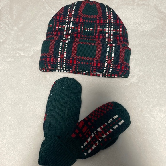 BNWOT hat and mitten set - Picture 1 of 3